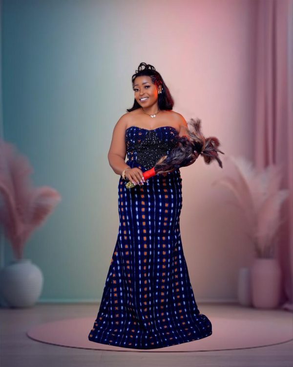 Eto'ghu Handless Gown