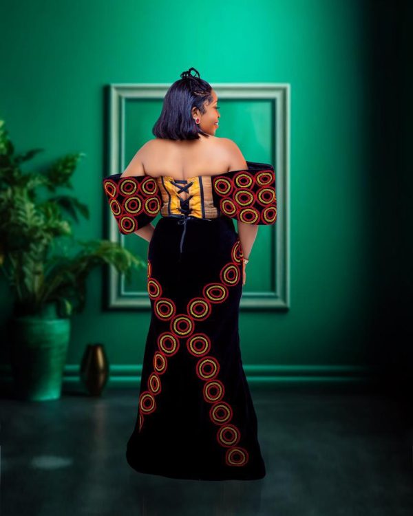 Eto'ghu Gown - Image 2